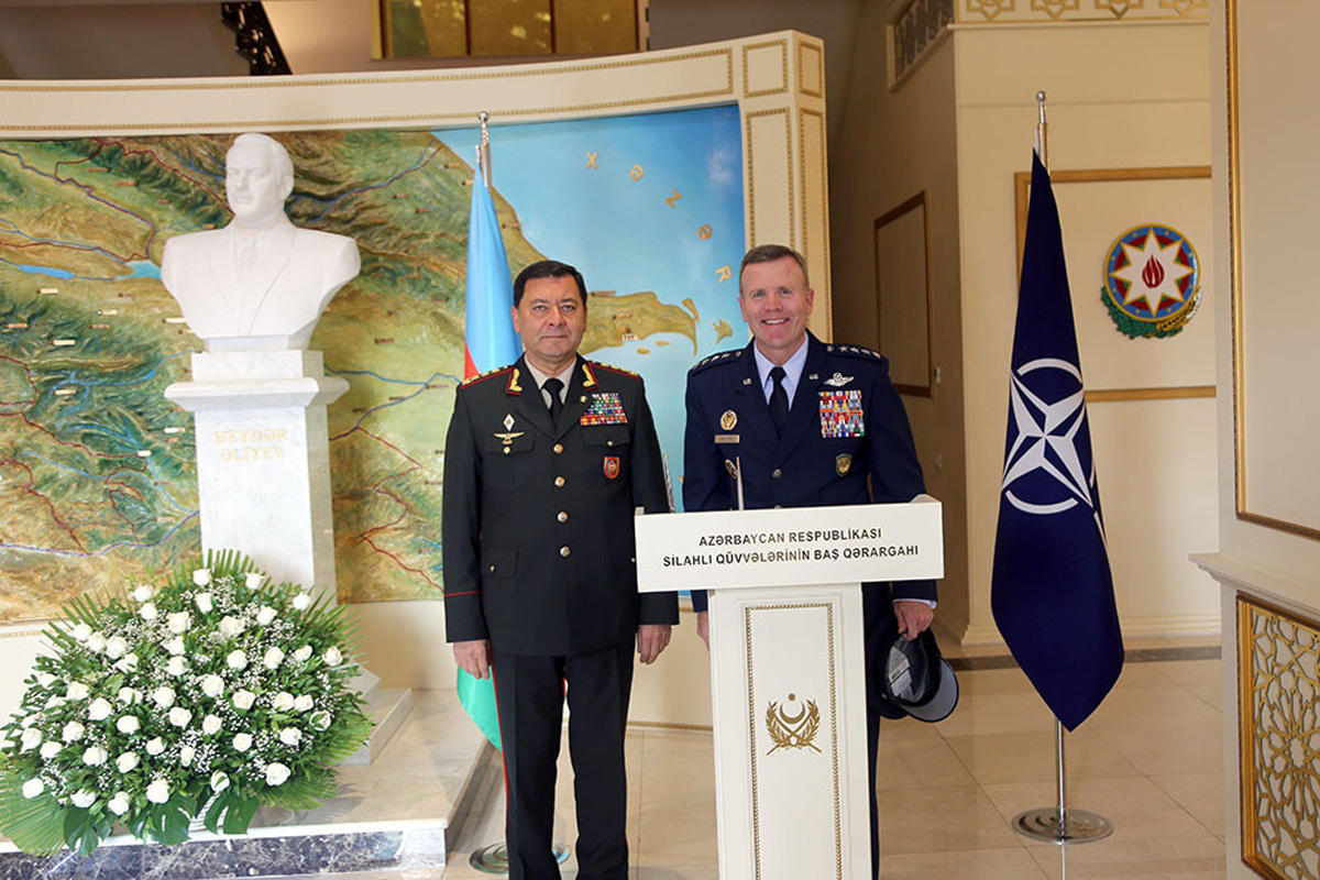 Генерал Уолтерс: НАТО поддерживает территориальную целостность Азербайджана