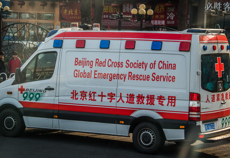 В Китае автобус попал под камнепад, есть погибшие