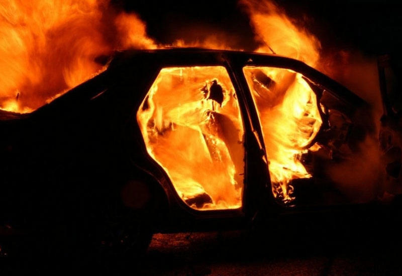 В Гаджигабуле загорелся автомобиль дорожной полиции