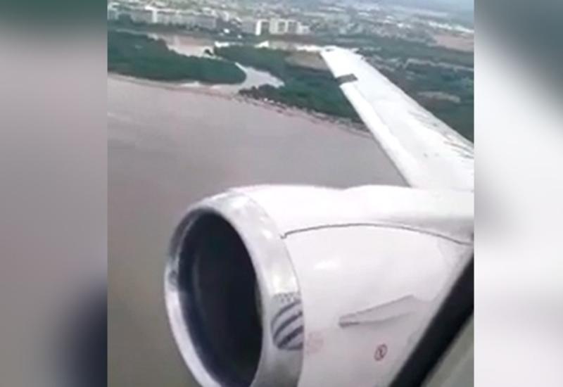Пассажиры самолета сняли на камеры отказ двигателя во время полета