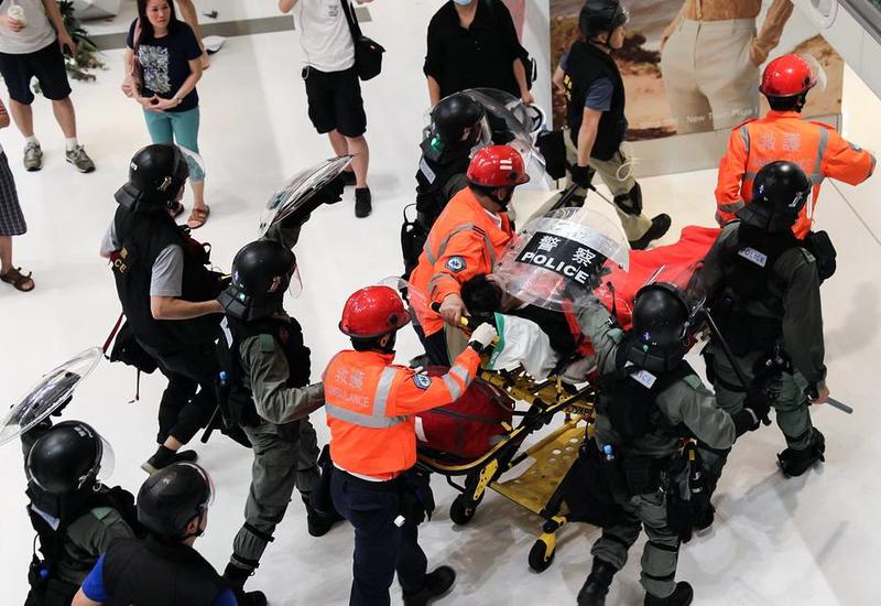 В Гонконге десятки человек получили ранения в стычках между демонстрантами и полицией