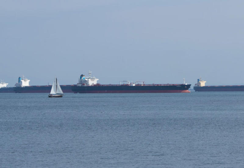 ОАЭ опровергли сообщение о пропаже танкера в Ормузском проливе