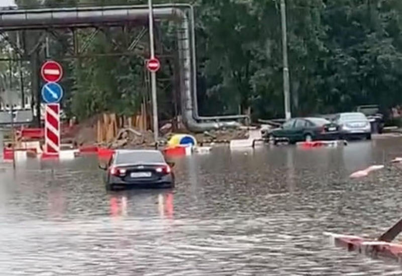 Водный "апокалипсис" в Москве: сильный ливень затопил улицы