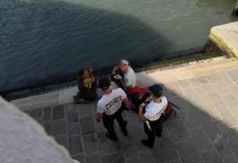 Туристы приготовили кофе на мосту в Венеции и были изгнаны из города
