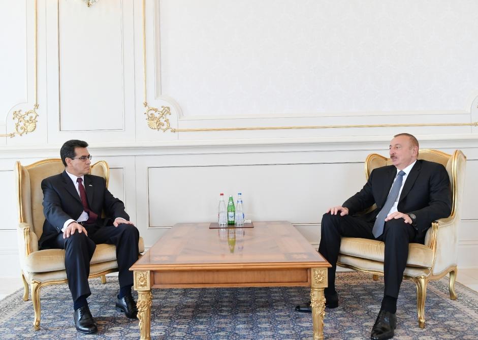 Президент Ильхам Алиев принял верительные грамоты новых послов Колумбии и Малайзии