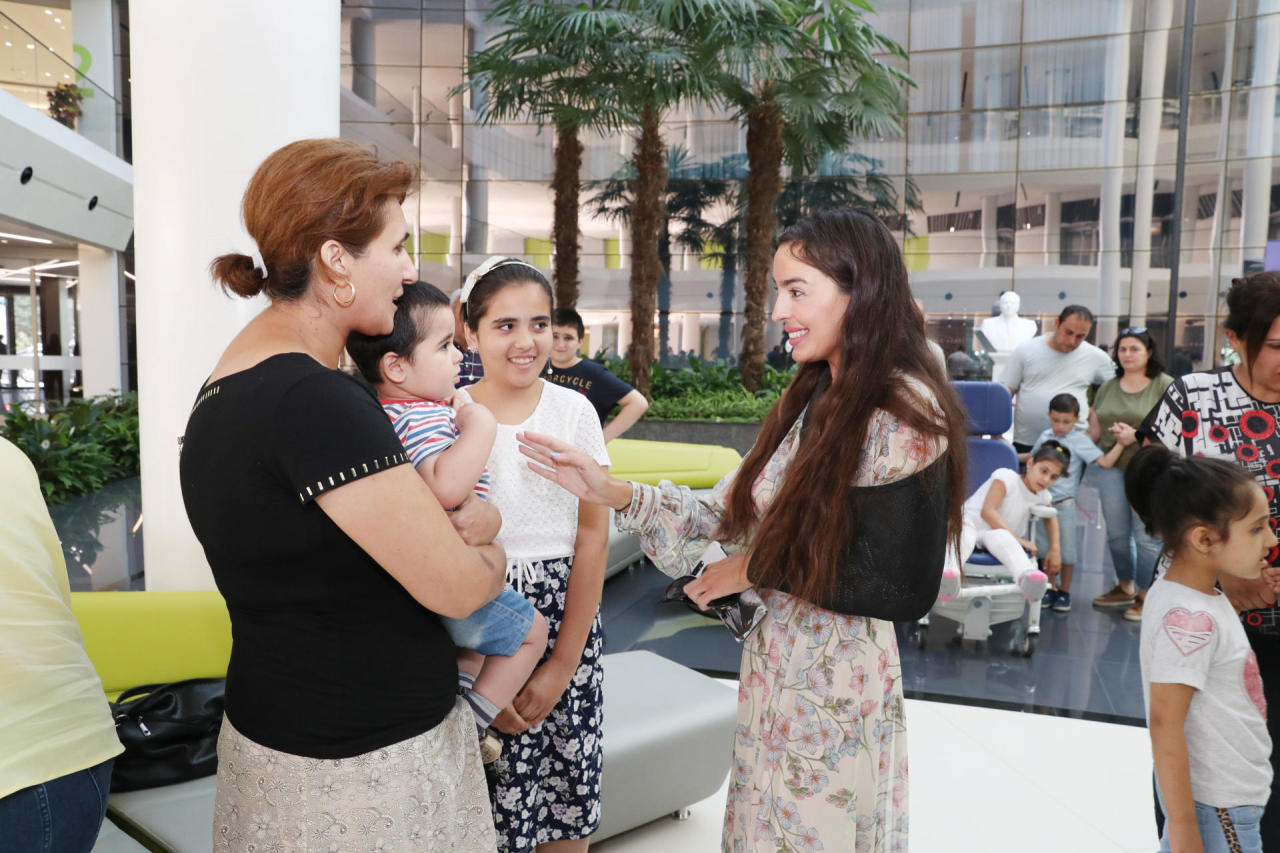 Вице-президент Фонда Гейдара Алиева Лейла Алиева встретилась с детьми, проходящими лечение в Международном госпитале Bona Dea при поддержке Фонда