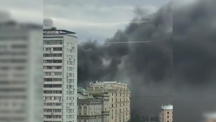 Крупный пожар в центре Москвы: обрушилась часть здания