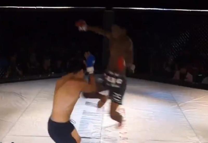 Боец MMA нокаутировал соперника коленом за четыре секунды