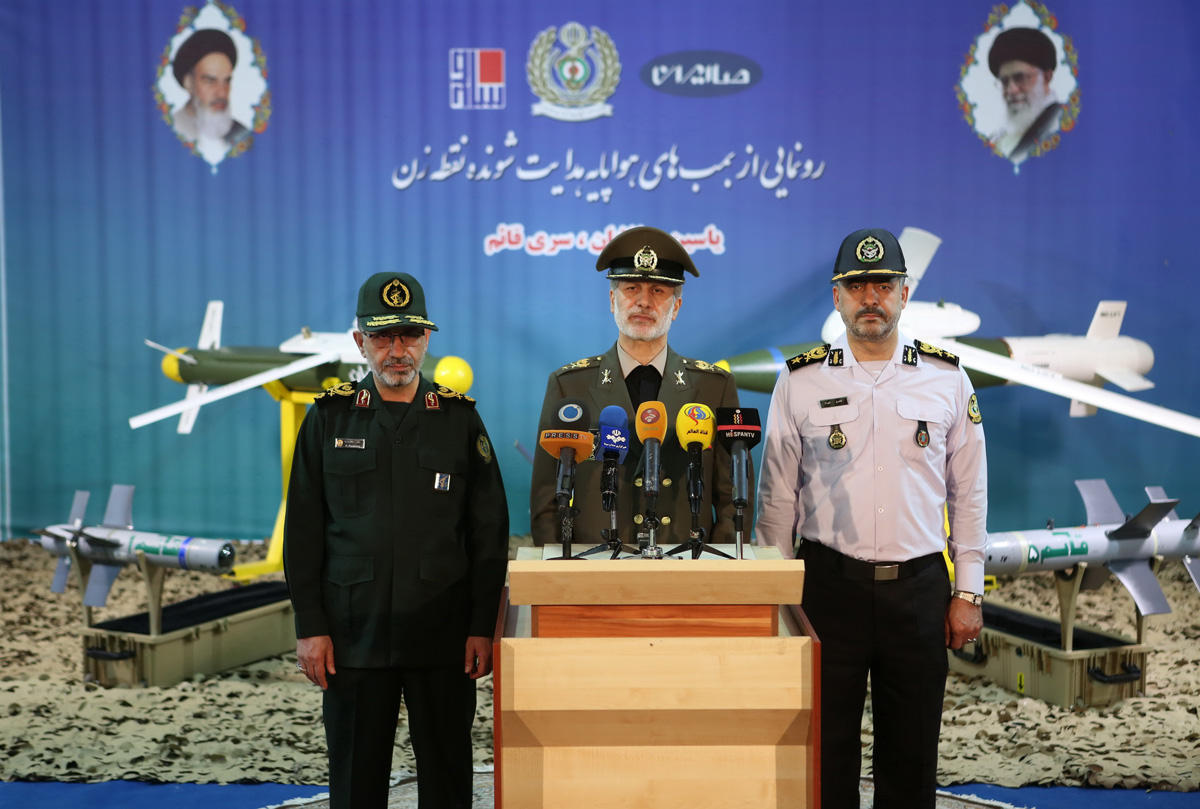 Иран презентовал новые управляемые ракеты