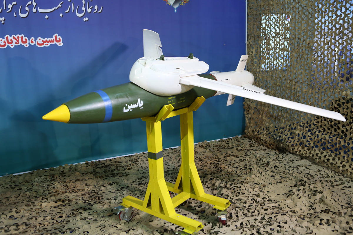 Иран презентовал новые управляемые ракеты