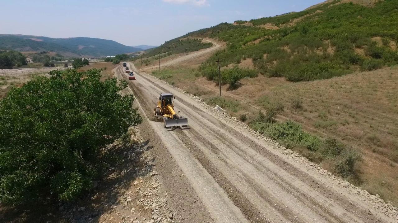 В Азербайджане продолжается масштабная реконструкция дорог