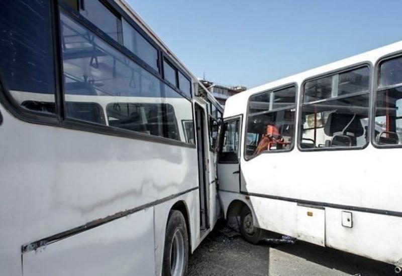 На трассе Баку-Сумгайыт столкнулись два автобуса, есть пострадавшие
