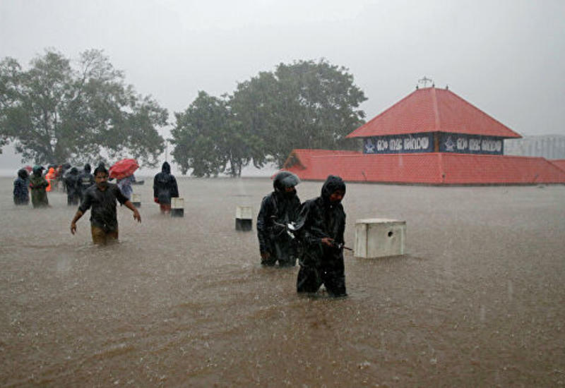 Наводнения в Индии убили более 100 человек