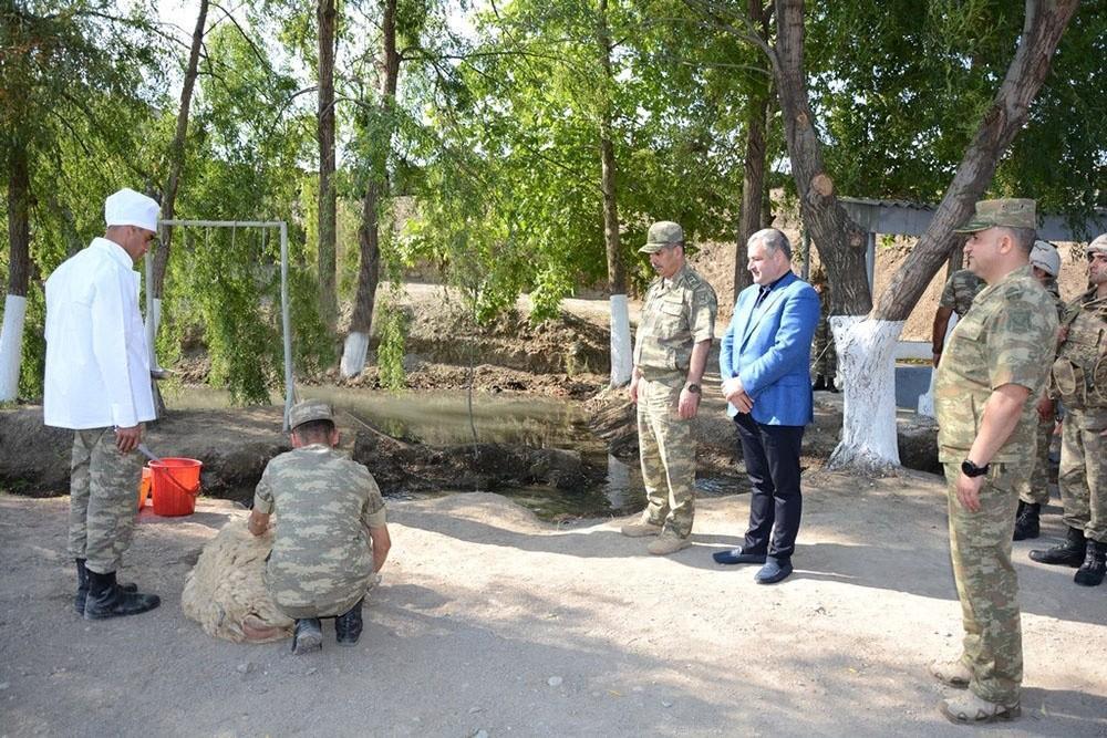 Министр обороны Азербайджана посетил передовые подразделения