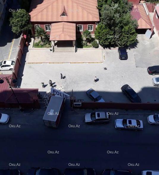 В Баку грузовик влетел в отделение полиции