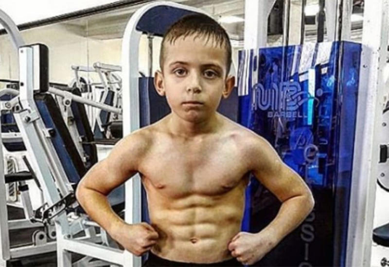 Юный чеченец установил мировой рекорд в отжимании от пола
