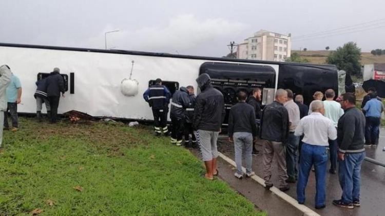 В Турции перевернулся автобус, погиб 1 человек, 28 получили ранения