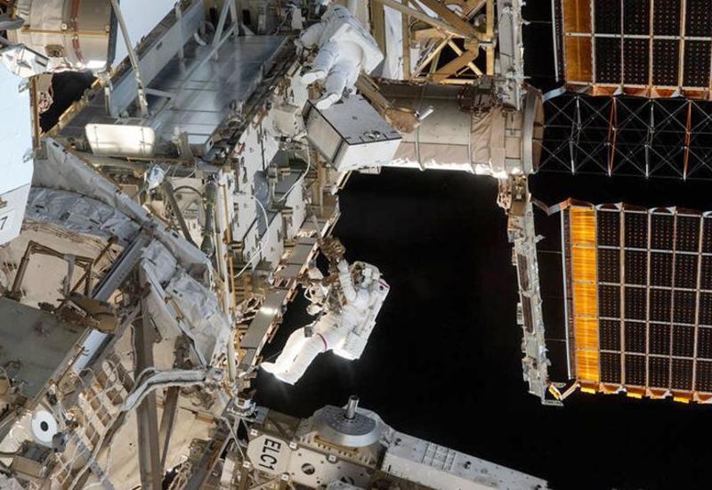 NASA показало видео выхода астронавтов в открытый космос