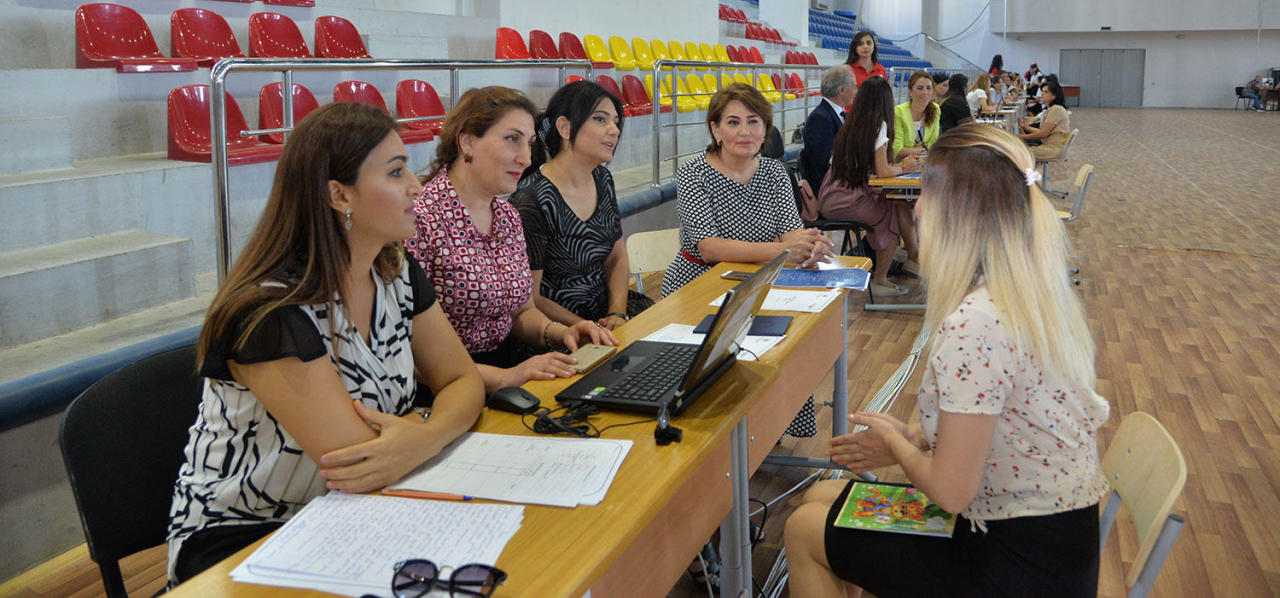 В Азербайджане открыли тысячи вакансий для учителей