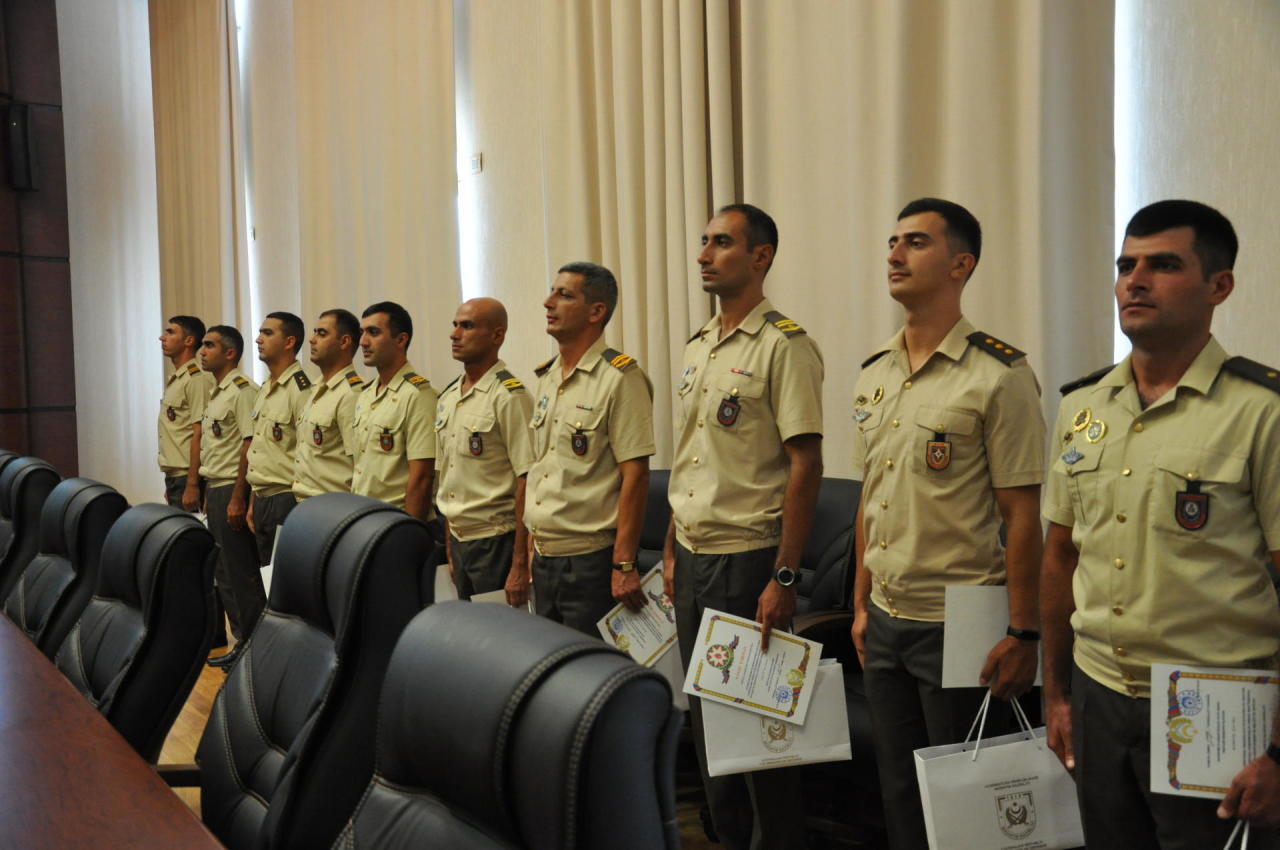 Награждены сотрудники МЧС Азербайджана, участвовавшие в поисках разбившегося МиГ-29