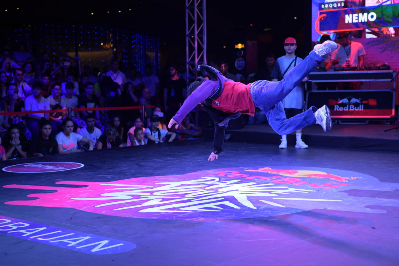 В парке Центра Гейдара Алиева прошло международное танцевальное соревнование “Red Bull Dance Your Style”