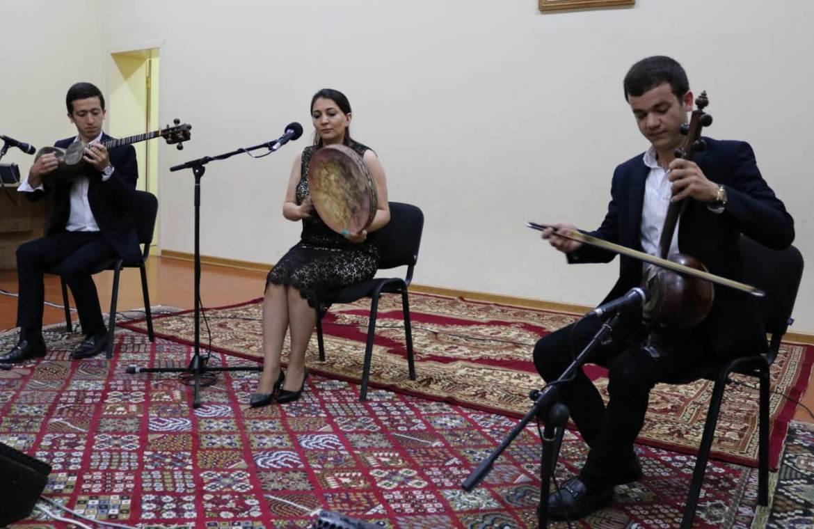 В бакинском поселке представлена концертная программа в рамках проекта "Путешествие в мир мугама"