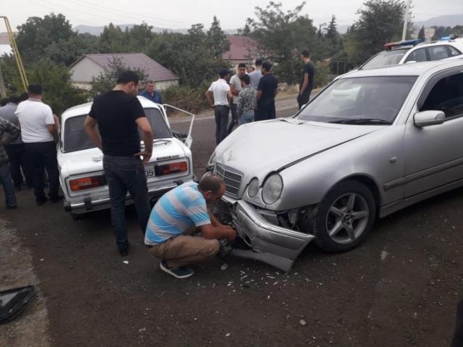 В Газахе столкнулись 4 автомобиля, поврежден газопровод