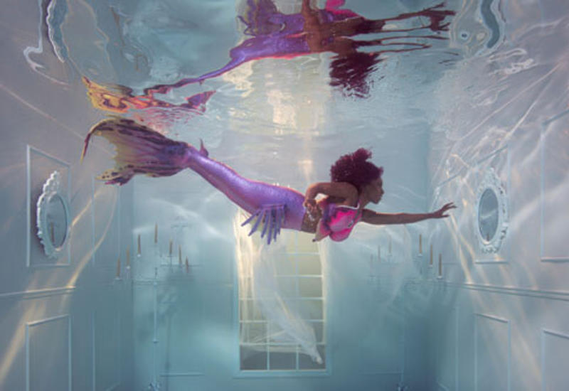 Фотограф построил чудесную подводную комнату для волшебных фотосессий
