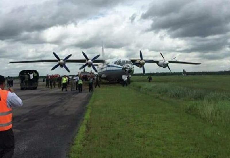 В Мьянме военный самолет съехал со взлетно-посадочной полосы