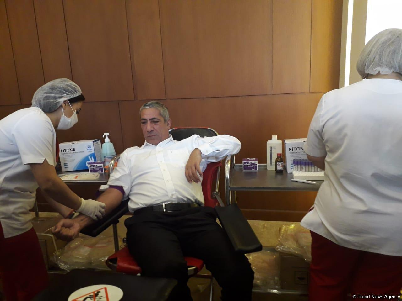 В правящей партии «Ени Азербайджан» проведена акция по сдаче крови