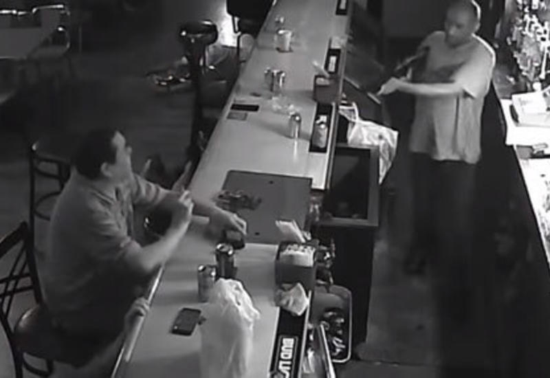 «Самый хладнокровный человек в мире» странно отреагировал на ограбление в баре