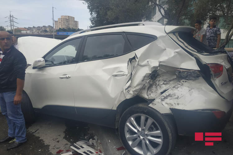 Страшная авария с участием грузовика в Баку