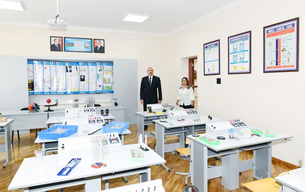 Президент Ильхам Алиев ознакомился с условиями, созданными в средней школе №101 в Баку