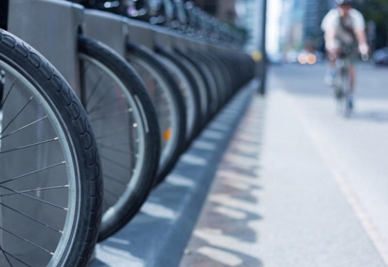В Монреале будут штрафовать за неправильно припаркованные велосипеды
