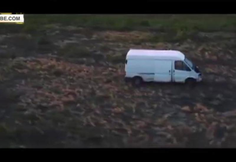 Момент уничтожения микроавтобуса дроном-камикадзе попал на камеры