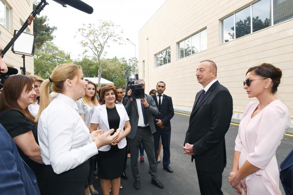 Президент Ильхам Алиев и Первая леди Мехрибан Алиева приняли участие в открытии нового учебного комплекса средней школы №300