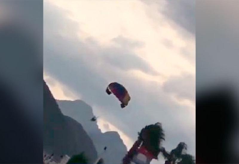 Жуткая трагедия в Турции: кадры смертельного падения парашюта с туристами