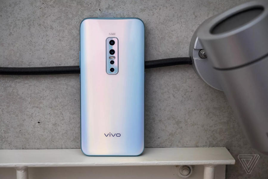 Vivo выпустила смартфон с двойной выдвижной селфи-камерой