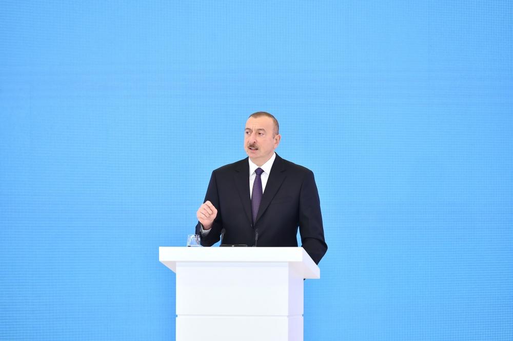 Президент Ильхам Алиев принял участие в церемонии по случаю 25-летия "Контракта века" и Дня нефтяников