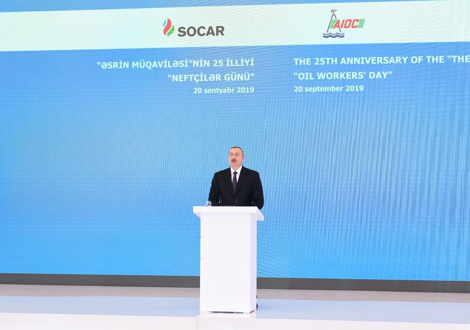 Президент Ильхам Алиев принял участие в церемонии по случаю 25-летия "Контракта века" и Дня нефтяников
