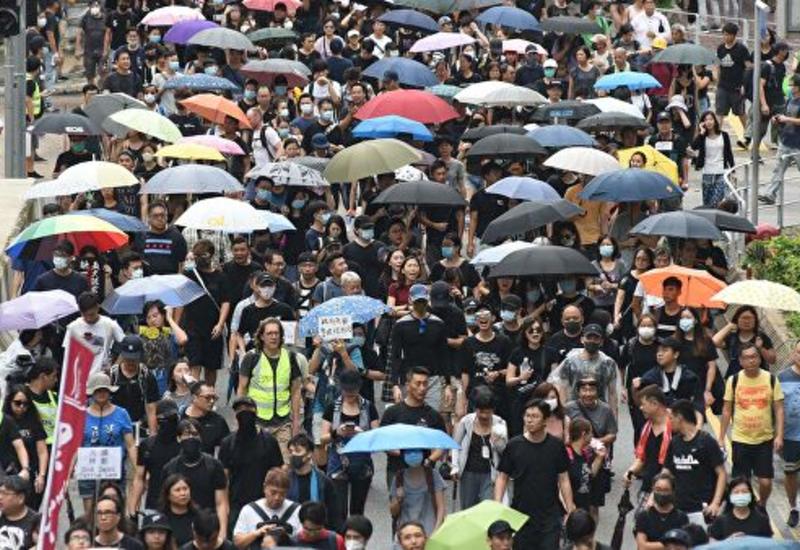 Полиция Гонконга применила слезоточивый газ для разгона протестующих