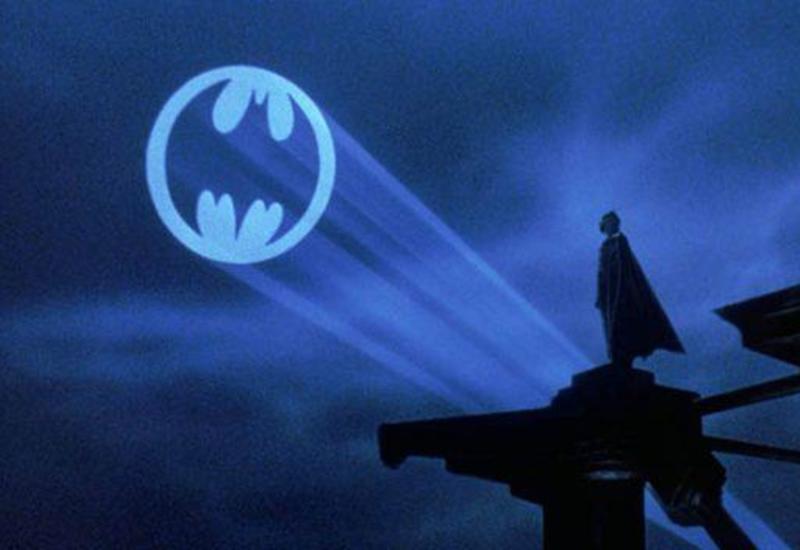 Знак Бэтмена появится на фасадах домов в честь 80-летия супергероя