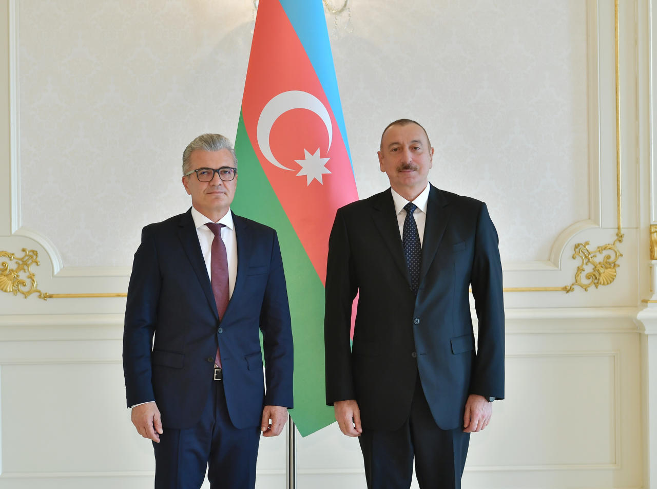 Президент Ильхам Алиев принял верительные грамоты новоназначенного посла Хорватии в Азербайджане