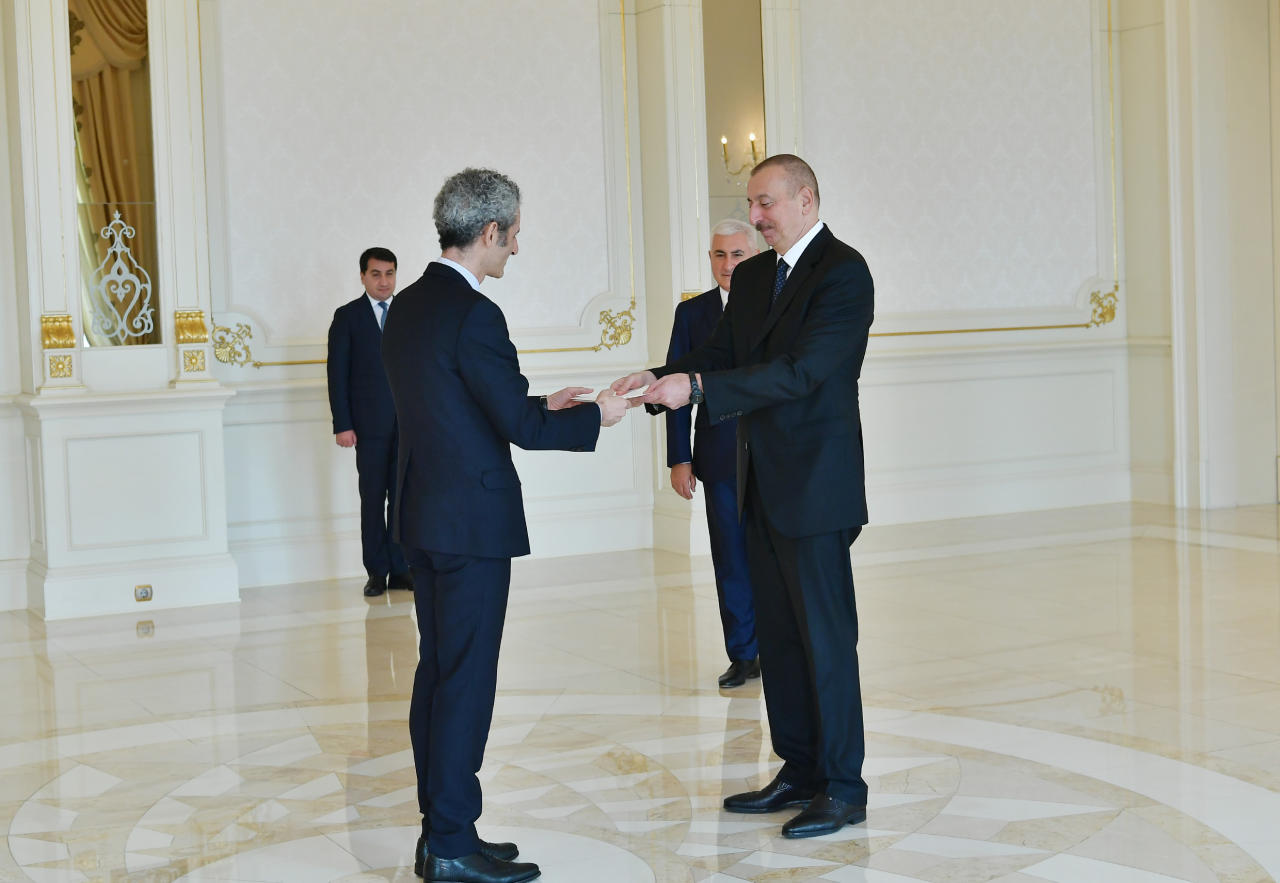 Президент Ильхам Алиев принял верительные грамоты новоназначенного посла Франции в Азербайджане