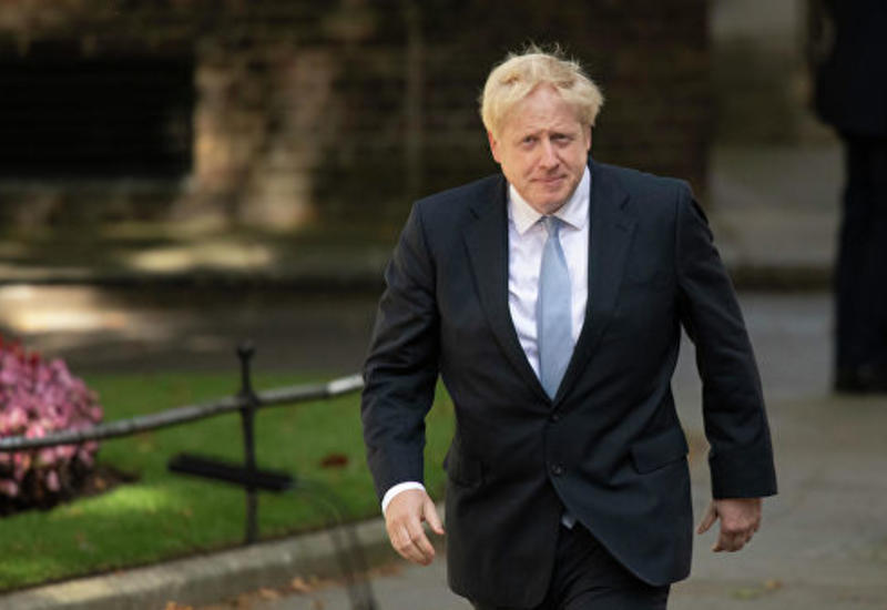 Борис Джонсон вернулся в Лондон для урегулирования политического кризиса