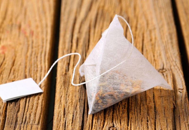 Ученые нашли опасность в чайных пакетиках: они выделяют миллиарды частиц пластика