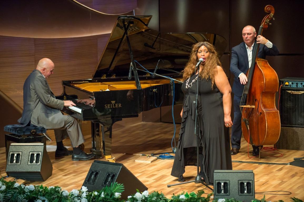 В Международном центре мугама прошел концерт звезды нью-йоркского джаза Мишель Уокер