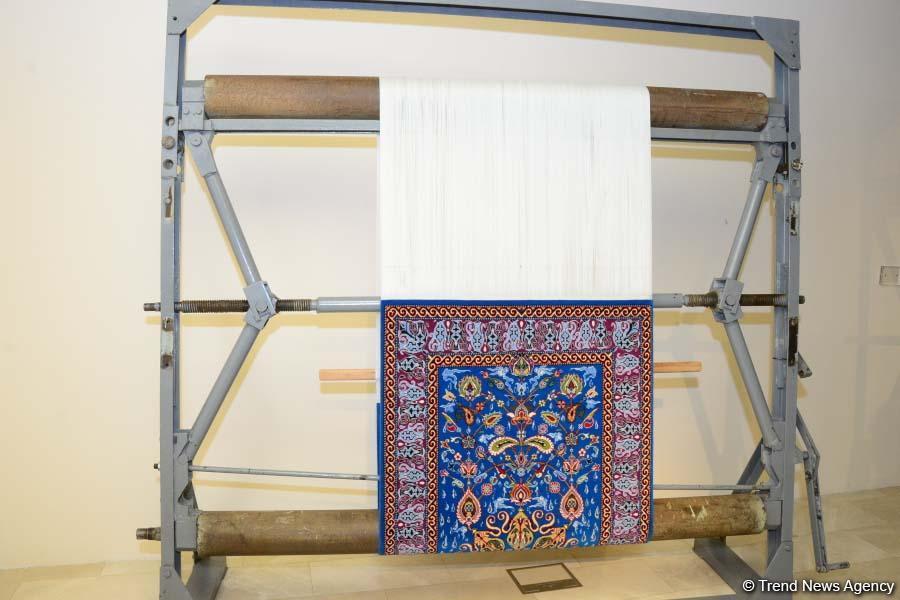 В рамках Фестиваля Насими состоялась церемония награждения конкурса эскизов ковров и произведений