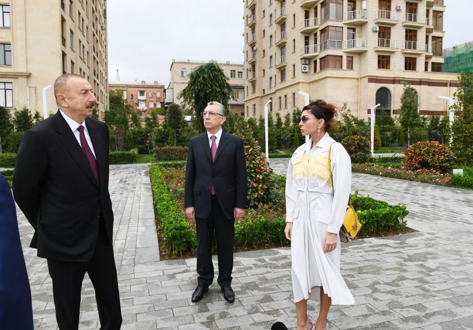 Президент Ильхам Алиев и Первая леди Мехрибан Алиева приняли участие в открытии нового парка на пересечении улиц 28 Мая, Диляры Алиевой и Фикрета Амирова в Баку