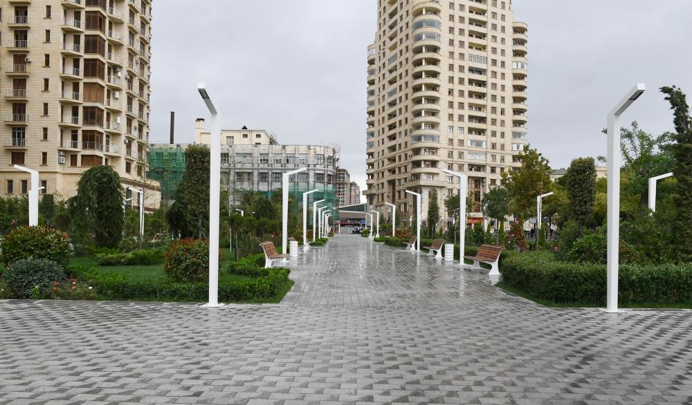 Президент Ильхам Алиев и Первая леди Мехрибан Алиева приняли участие в открытии нового парка на пересечении улиц 28 Мая, Диляры Алиевой и Фикрета Амирова в Баку